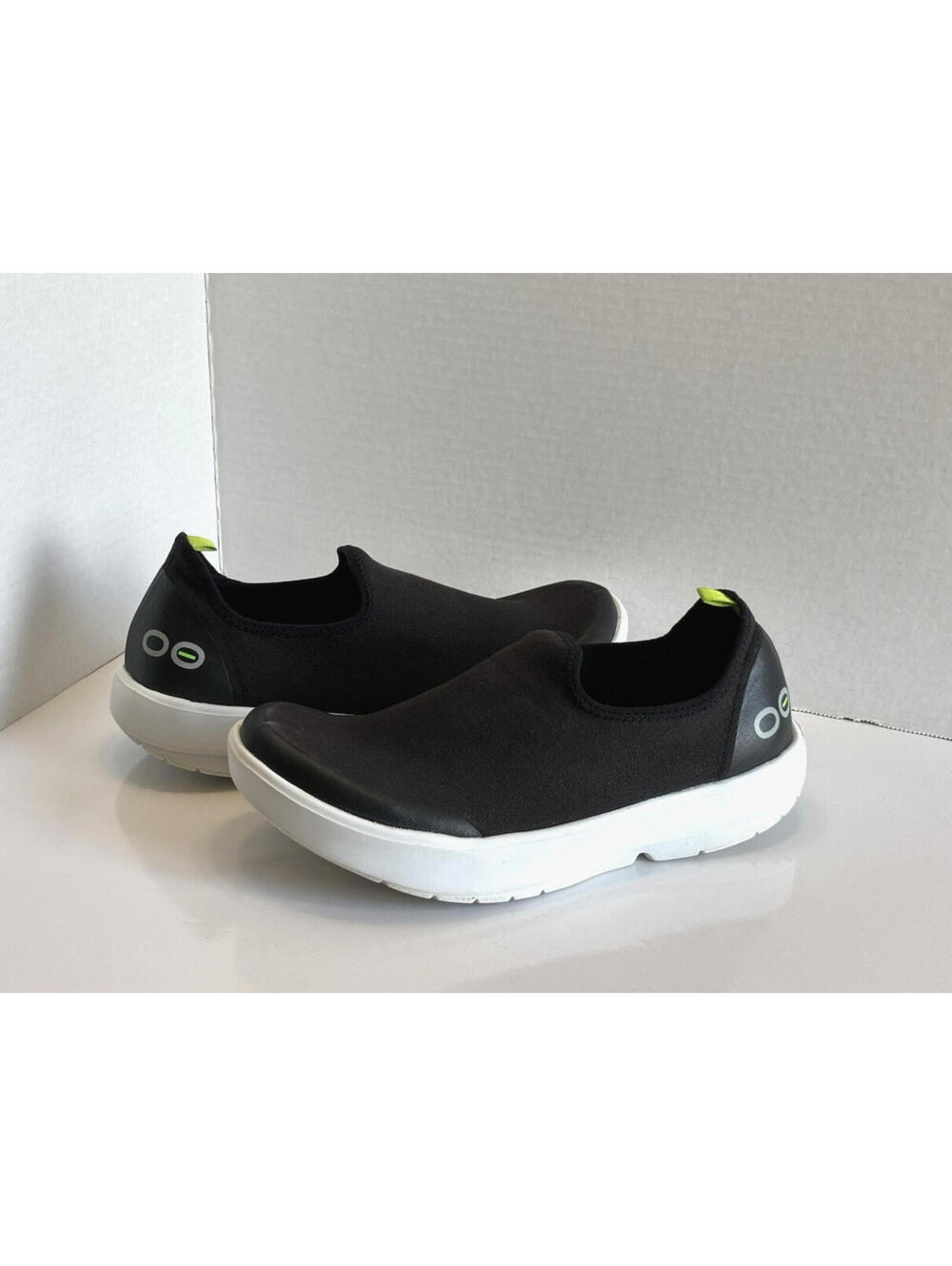 OOFOS OOmg Eezee Low Comfort Recovery Shoes Sneakers Women's Size 9 Black Canvas